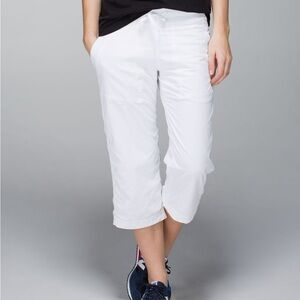 Lululemon Dance Studio Crop 20" *Lined* • White Size 8